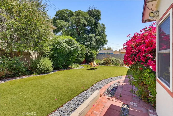 7508 Paso Robles Avenue, Lake Balboa, California 91406