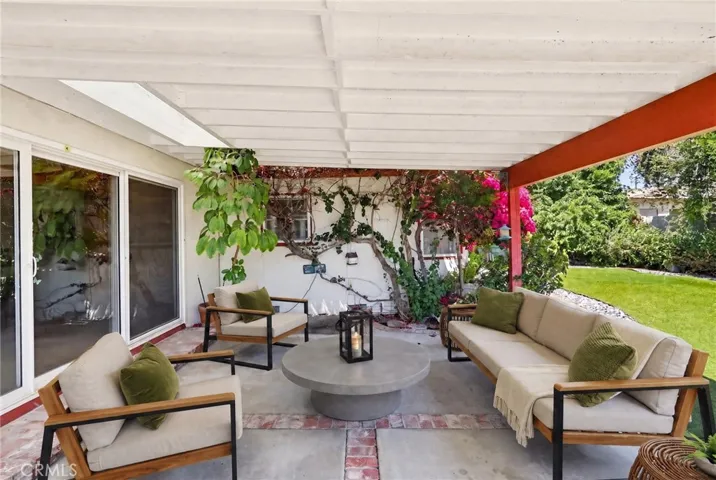 7508 Paso Robles Avenue, Lake Balboa, California 91406