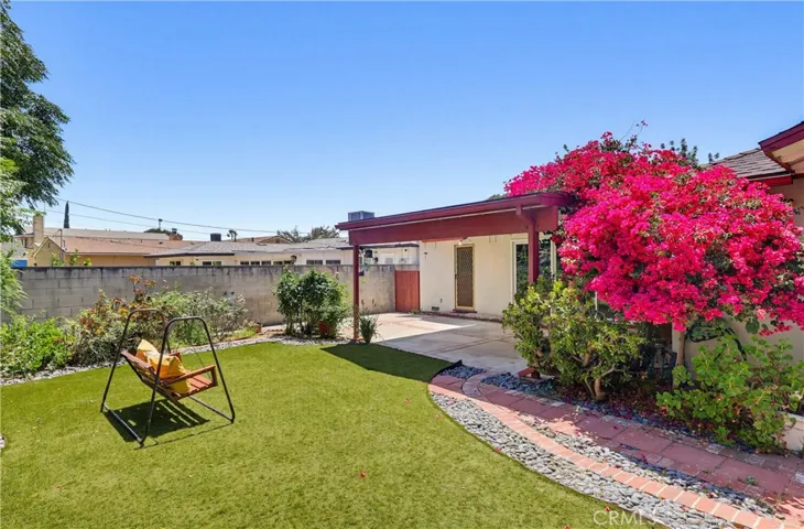 7508 Paso Robles Avenue, Lake Balboa, California 91406