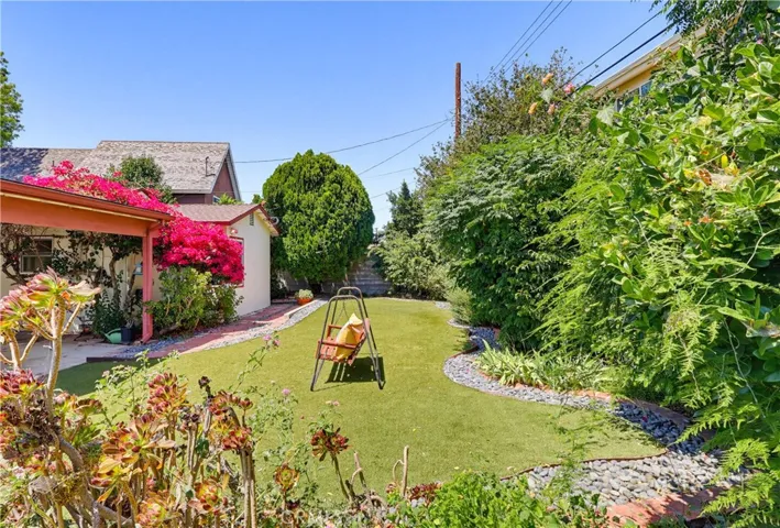 7508 Paso Robles Avenue, Lake Balboa, California 91406