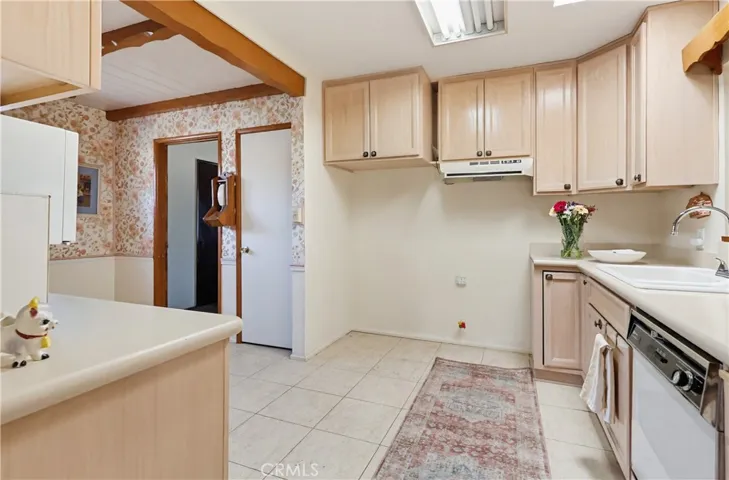 7508 Paso Robles Avenue, Lake Balboa, California 91406