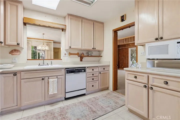 7508 Paso Robles Avenue, Lake Balboa, California 91406