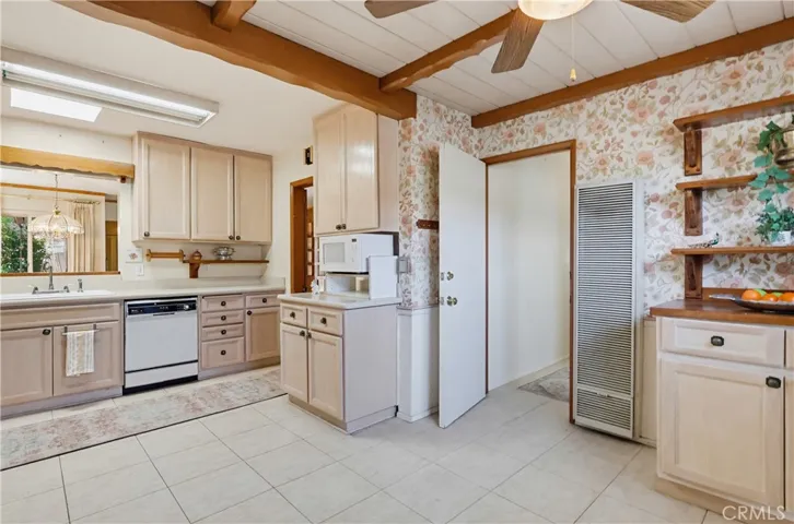 7508 Paso Robles Avenue, Lake Balboa, California 91406