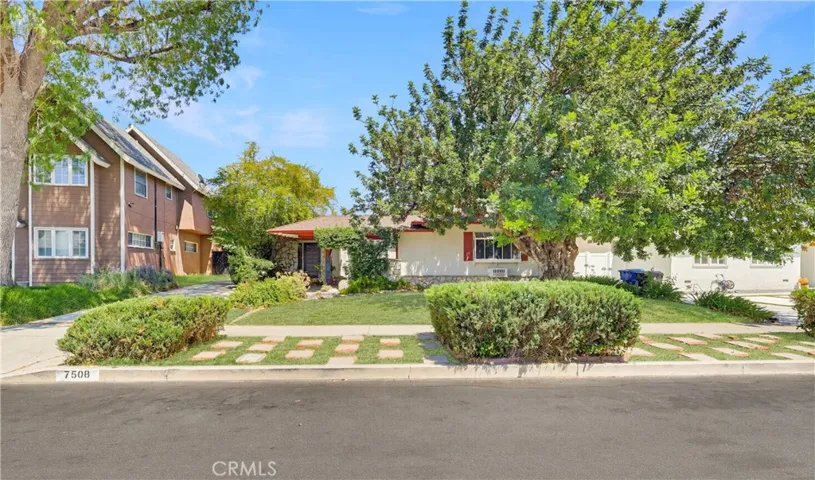 7508 Paso Robles Avenue, Lake Balboa, California 91406