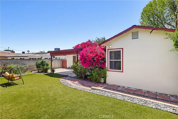 7508 Paso Robles Avenue, Lake Balboa, California 91406
