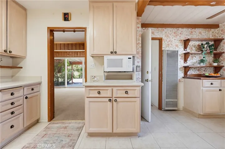 7508 Paso Robles Avenue, Lake Balboa, California 91406