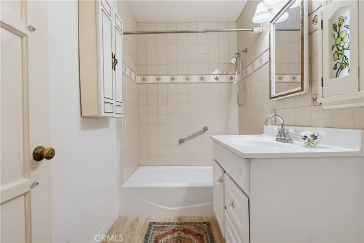 7508 Paso Robles Avenue, Lake Balboa, California 91406