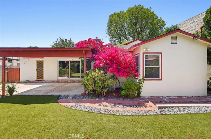 7508 Paso Robles Avenue, Lake Balboa, California 91406