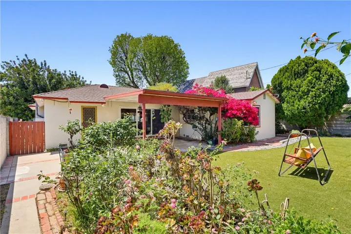 7508 Paso Robles Avenue, Lake Balboa, California 91406