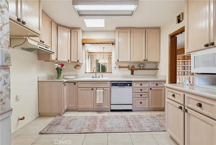 7508 Paso Robles Avenue, Lake Balboa, California 91406