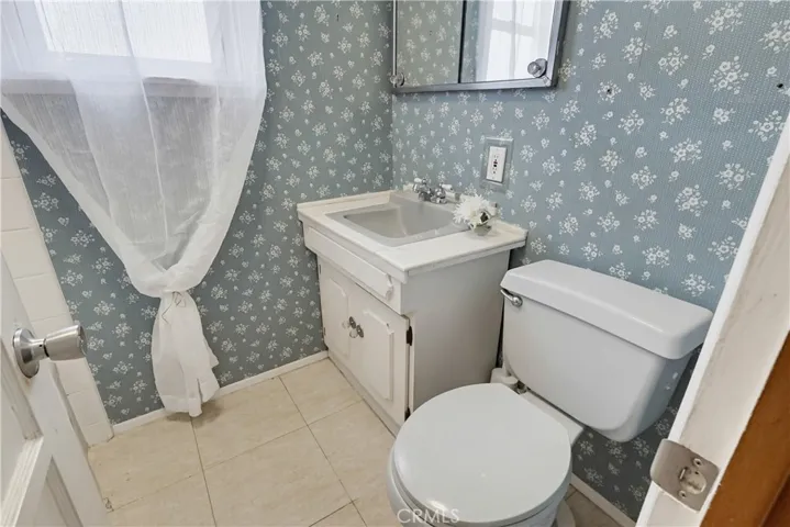 7508 Paso Robles Avenue, Lake Balboa, California 91406