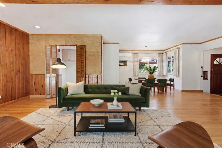 7508 Paso Robles Avenue, Lake Balboa, California 91406