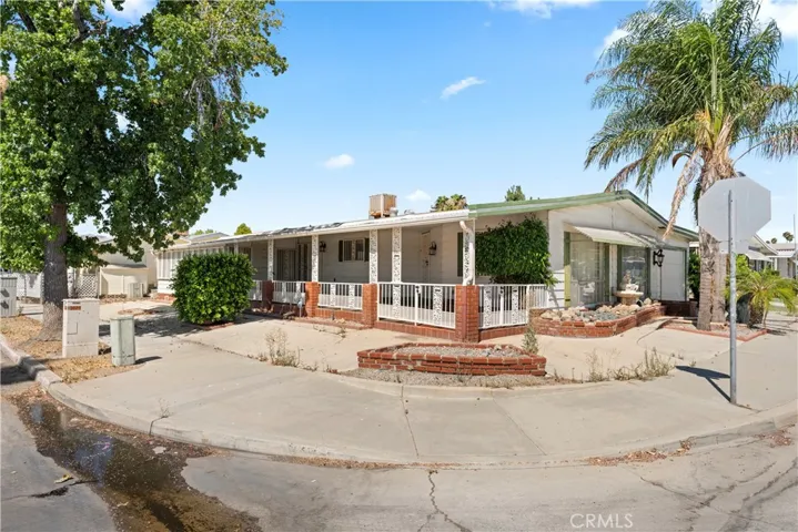 1290 Vista Grande, Hemet, California 92543