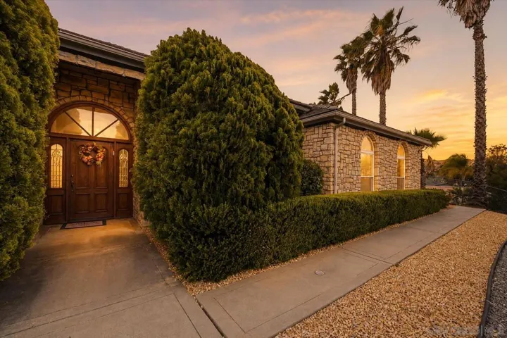 10015 El Capitan Real Rd, El Cajon, California 92021