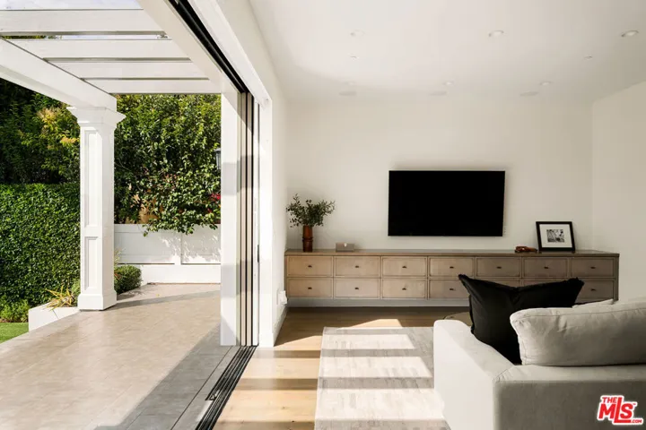 2053 Kerwood Avenue, Los Angeles, California 90025