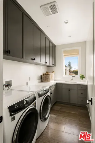 2053 Kerwood Avenue, Los Angeles, California 90025