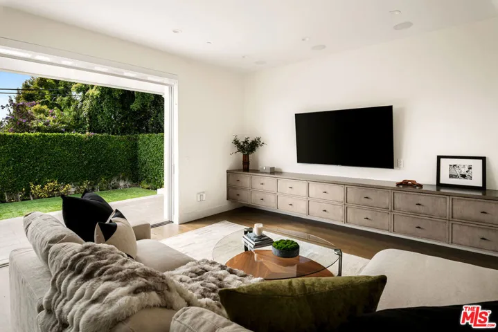 2053 Kerwood Avenue, Los Angeles, California 90025