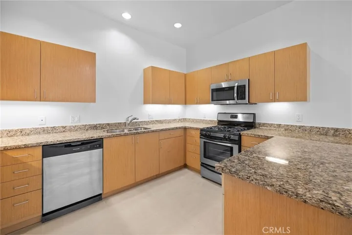 917 S New Hampshire 215, Los Angeles, California 90006