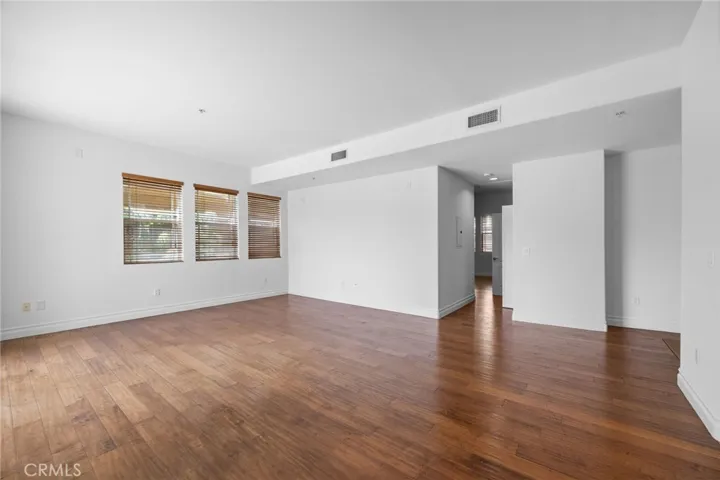 917 S New Hampshire 215, Los Angeles, California 90006