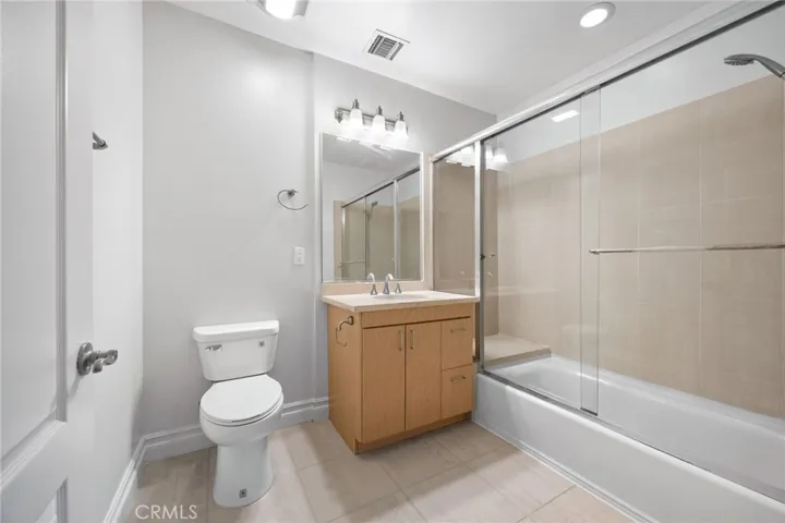 917 S New Hampshire 215, Los Angeles, California 90006