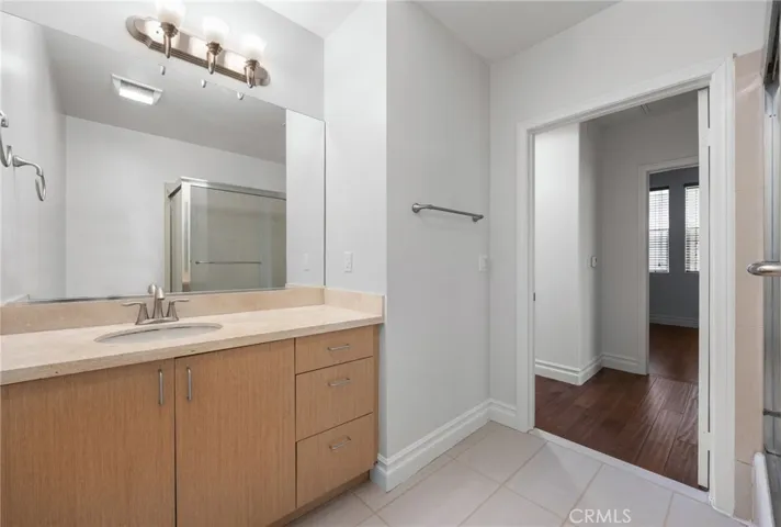 917 S New Hampshire 215, Los Angeles, California 90006
