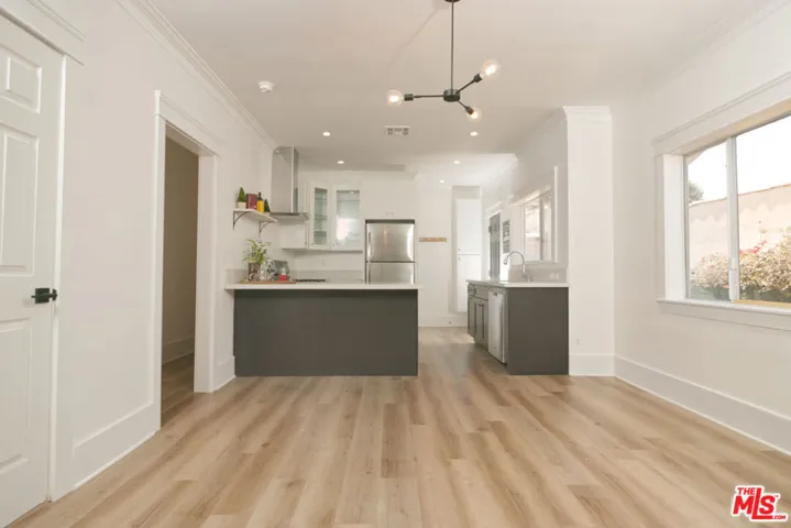 2510 S Bronson Avenue, Los Angeles, California 90018