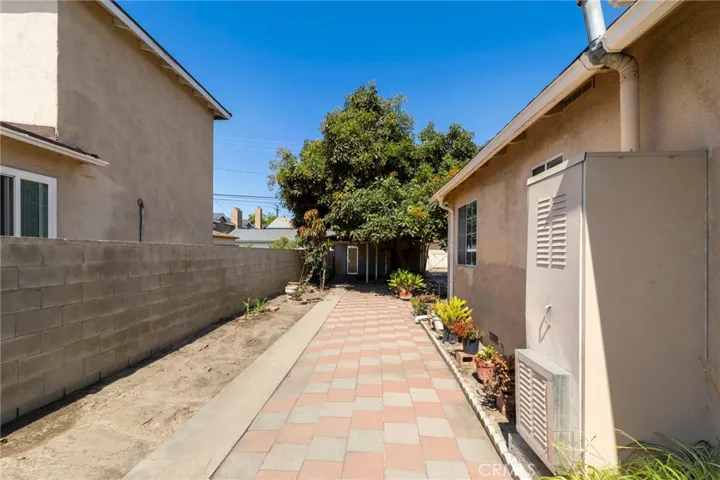 2725 Adriatic Avenue, Long Beach, California 90810