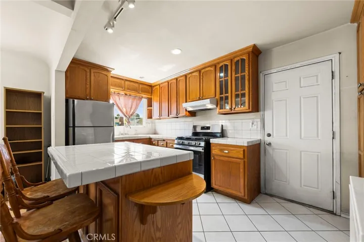 2725 Adriatic Avenue, Long Beach, California 90810