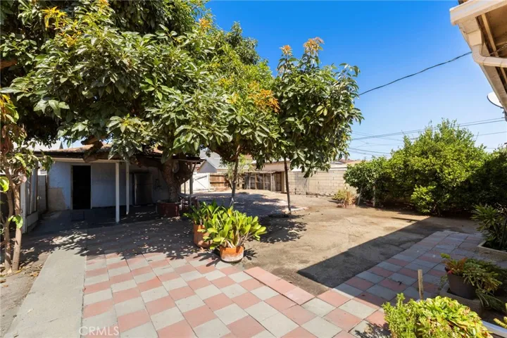 2725 Adriatic Avenue, Long Beach, California 90810