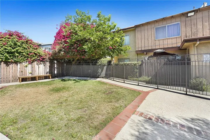 7301 Lennox Avenue D13, Van Nuys, California 91405