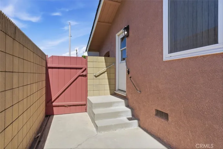 18216 Manhattan, Torrance, California 90504