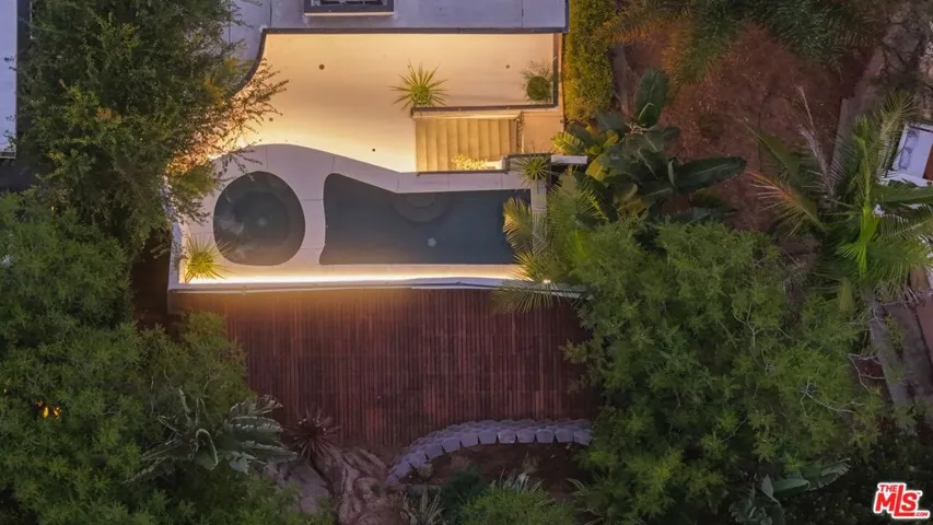 1716 Queens Court, Los Angeles, California 90069