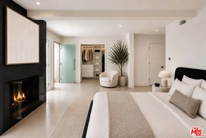 1716 Queens Court, Los Angeles, California 90069