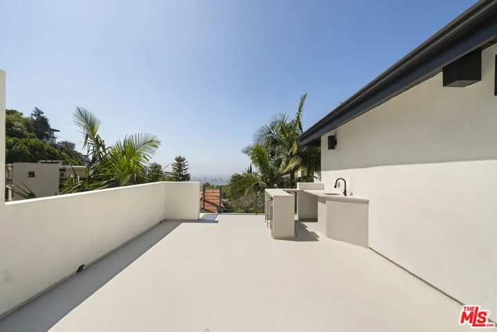 1716 Queens Court, Los Angeles, California 90069