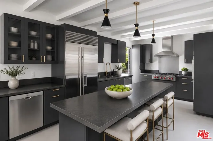 1716 Queens Court, Los Angeles, California 90069