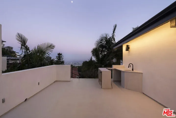 1716 Queens Court, Los Angeles, California 90069