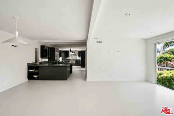 1716 Queens Court, Los Angeles, California 90069