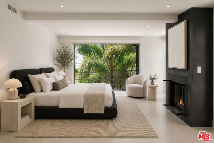 1716 Queens Court, Los Angeles, California 90069