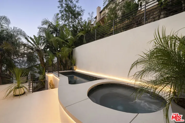 1716 Queens Court, Los Angeles, California 90069