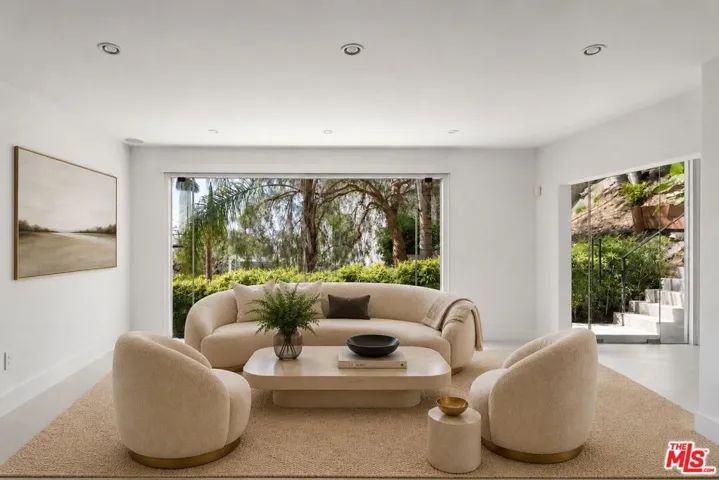 1716 Queens Court, Los Angeles, California 90069