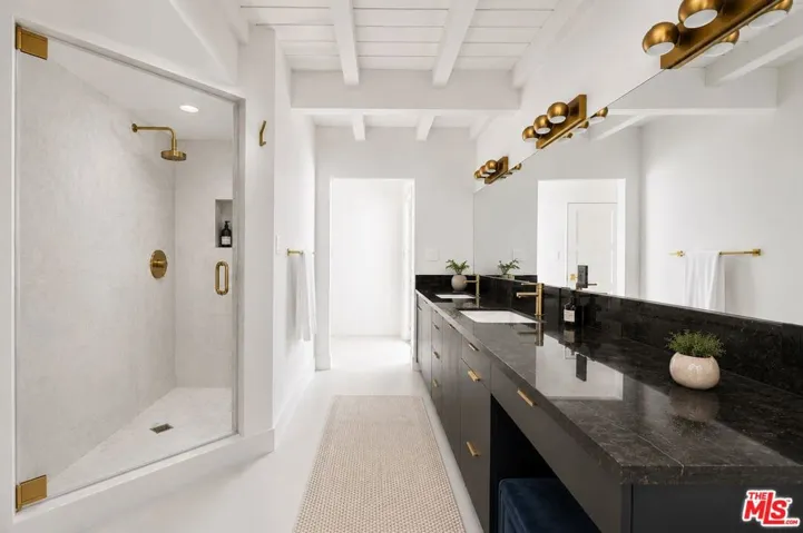 1716 Queens Court, Los Angeles, California 90069