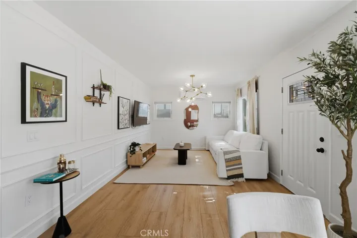 1652 Loma Ave. Interior