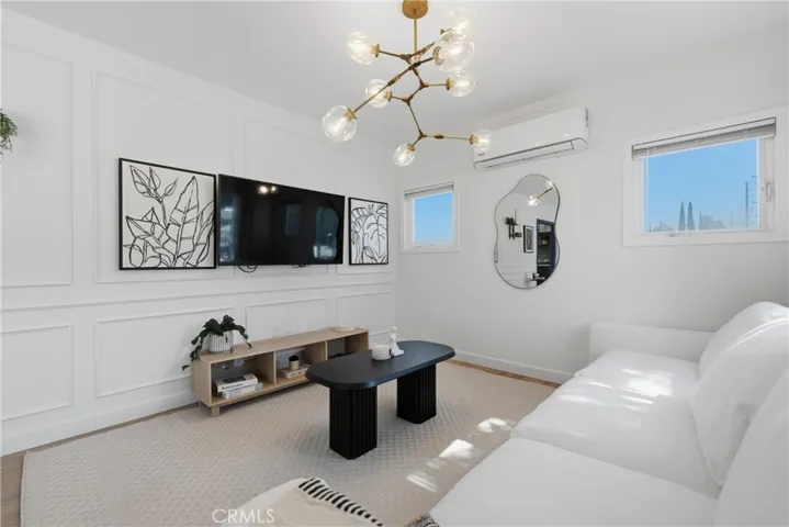 1652 Loma Ave. Interior