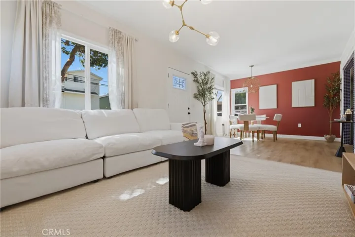 1652 Loma Ave. Interior