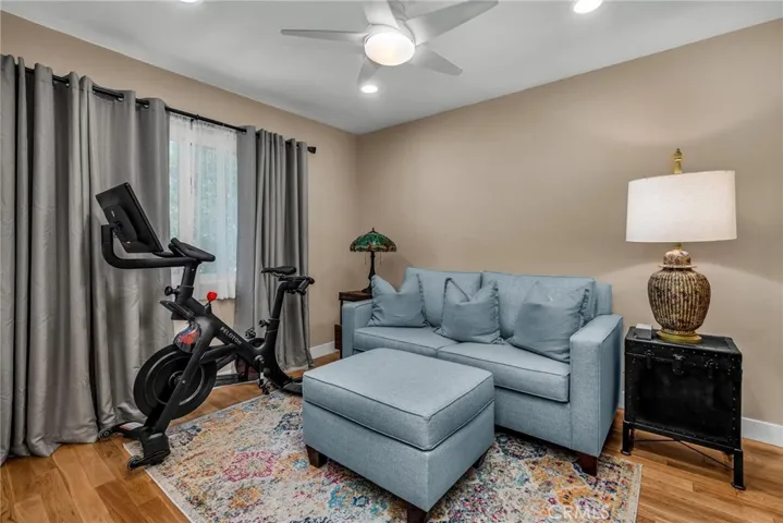 21555 Burbank Boulevard 47, Woodland Hills, California 91367