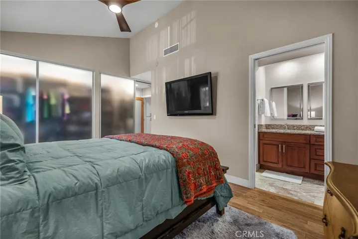21555 Burbank Boulevard 47, Woodland Hills, California 91367