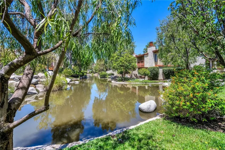 21555 Burbank Boulevard 47, Woodland Hills, California 91367