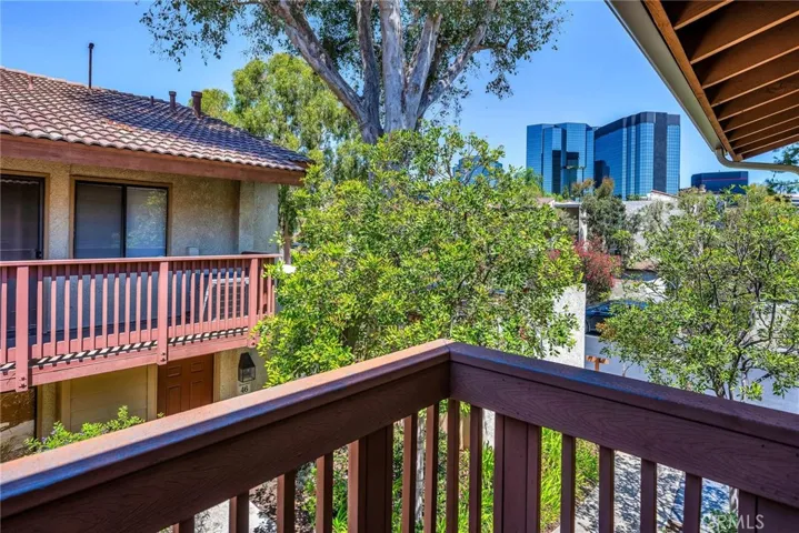 21555 Burbank Boulevard 47, Woodland Hills, California 91367