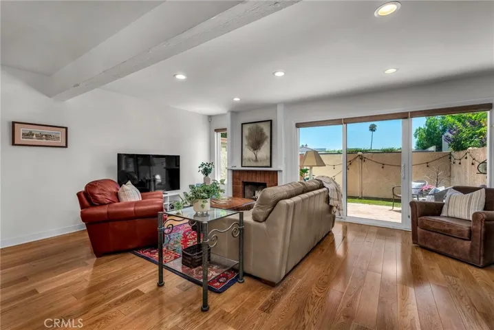 21555 Burbank Boulevard 47, Woodland Hills, California 91367