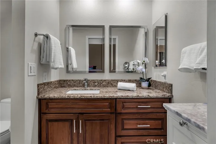 21555 Burbank Boulevard 47, Woodland Hills, California 91367